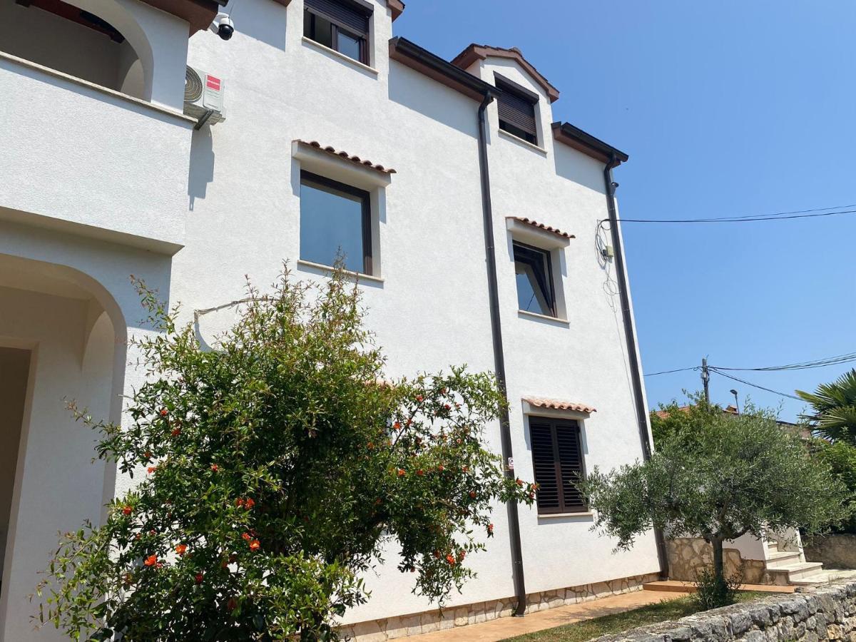 Apartmani Ana Borovac Funtana Exterior foto